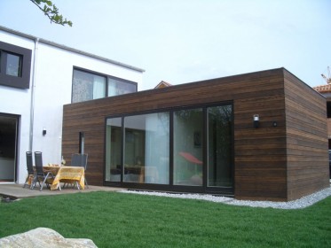 Einfamilienhaus mit Holzfenstern