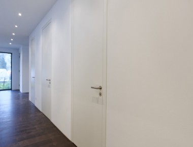 Innentüren schlicht & schön für eine moderne Villa am Wannsee