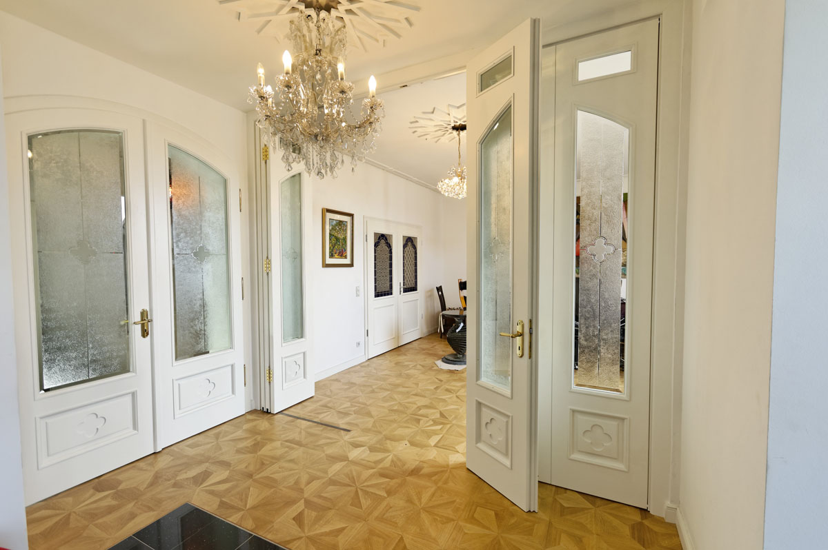 Faltschiebetür teilgeöffnet